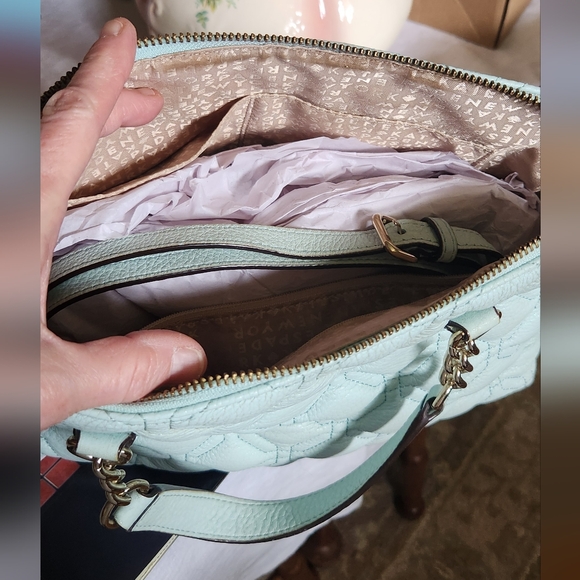 GENTLY USED ! KATE SPADE SEAFOAM QUILTED HANDBAG W/CROSSBODY STRAP - Picture 7 of 8